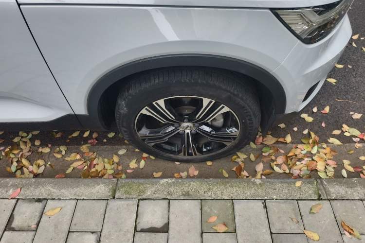 Used Volvo XC40 2021 T4 Four-Wheel Drive Smart Luxury Edition Right Front Wheel Hub