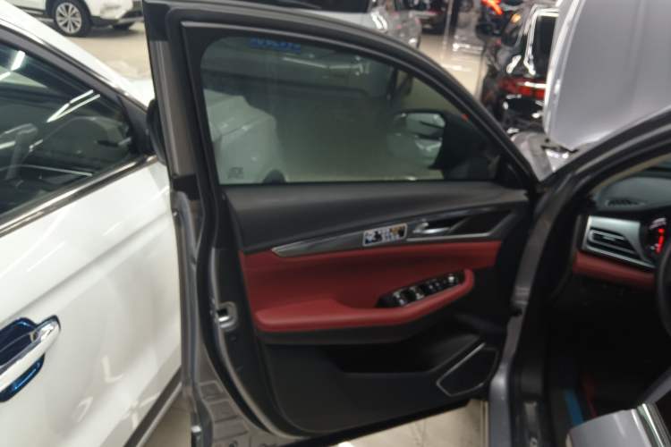 Used Changan CS85 COUPE 2023 1.5T DCT Luxury Version
