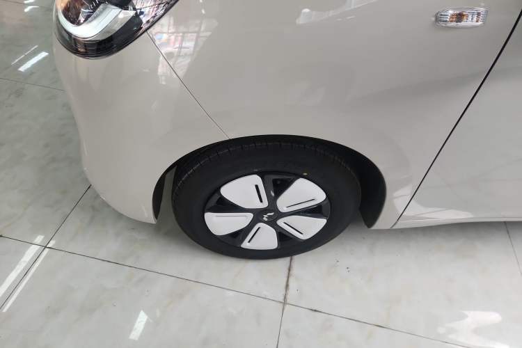 Used Wuling Hongguang MINIEV 2025 Four-Door Version Advanced Edition Left Front Wheel Hub