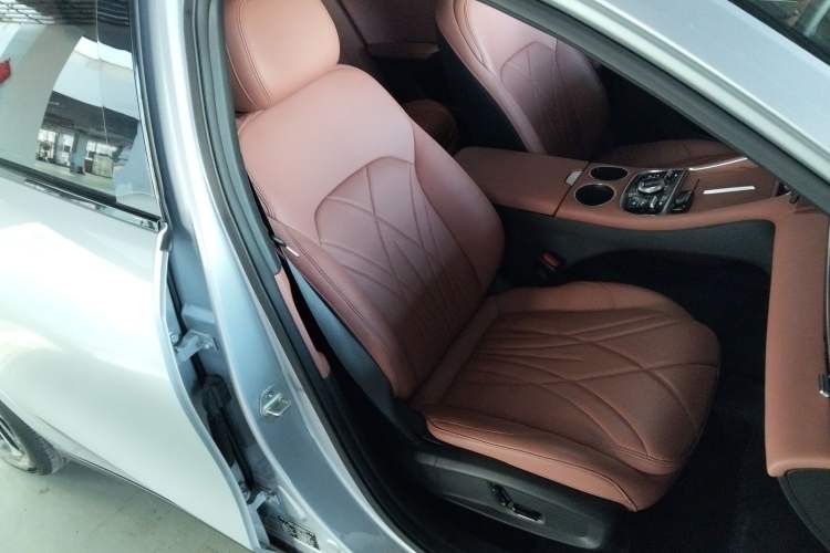 Used Geely Galaxy L6 2025 EM-i 140km Starship Edition