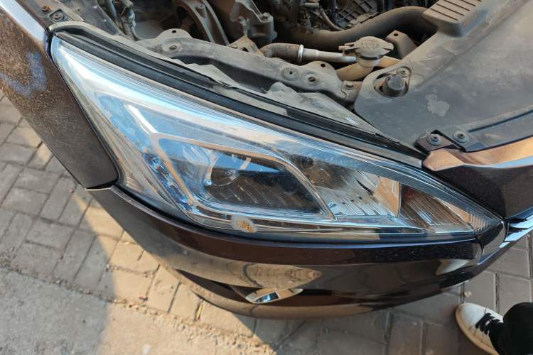 Used Luxgen U6 SUV 2016 1.8T Enhanced Appeal Version Right Front Headlight