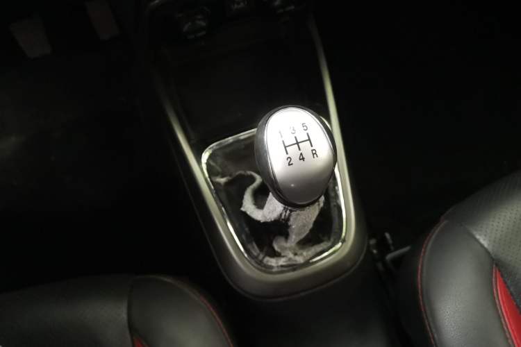 Used CHANGAN CS15 2016 1.5L Manual Fashion Edition Gear Lever