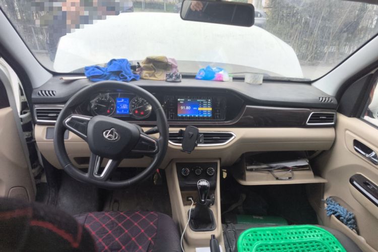 Used CHANGAN KUAYUE Xing V7 2022 1.6L Gasoline Luxury Model 2-Door Dual-Swing Doors DAM16KR Center Console