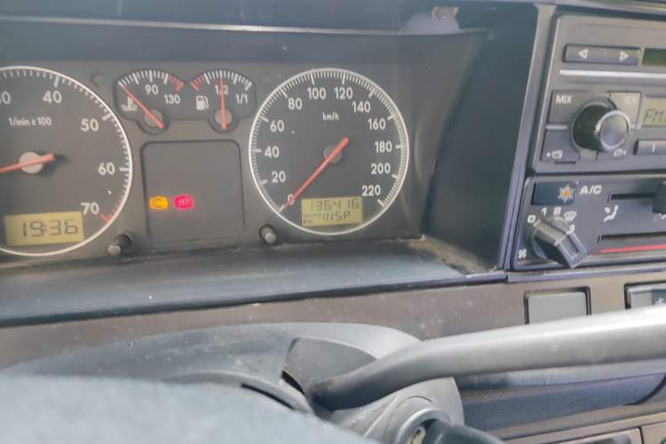 Used Volkswagen Santana Classic 2007 1.8L Jingchang Model Odometer Close Up