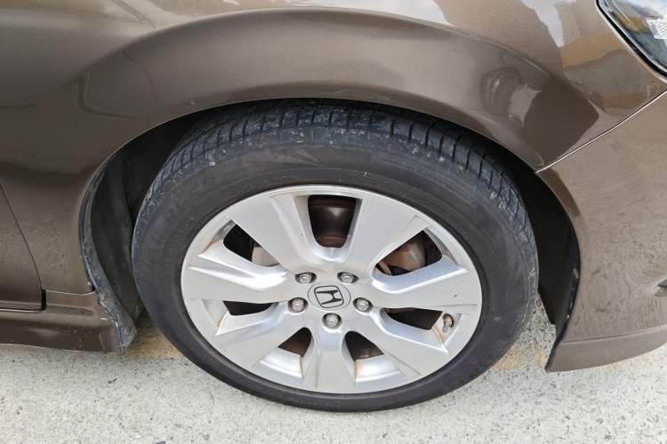 Used Honda Jade 2013 1.8L automatic Comfort version 5 seats Right Front Wheel Hub