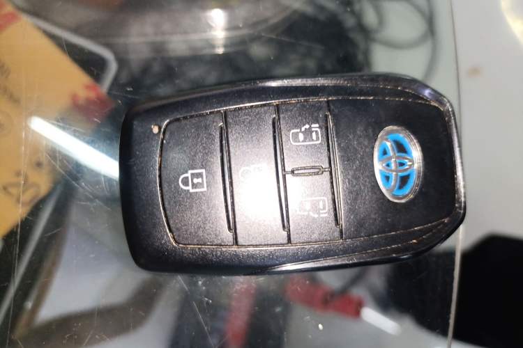 Used Toyota SIENNA 2021 2.5L Hybrid Luxury Edition Vehicle Key