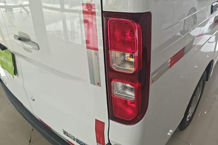 Used Wuling Yangguang 2024 300km Range Practical Window-Sealed Version 60kW Right Rear Taillight