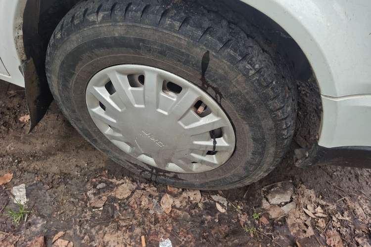 Used JMC Transit 2017 2.8T Commercial Version Short Wheelbase Mid-Roof 6/7/8-Seater JX493 Right Front Wheel Hub