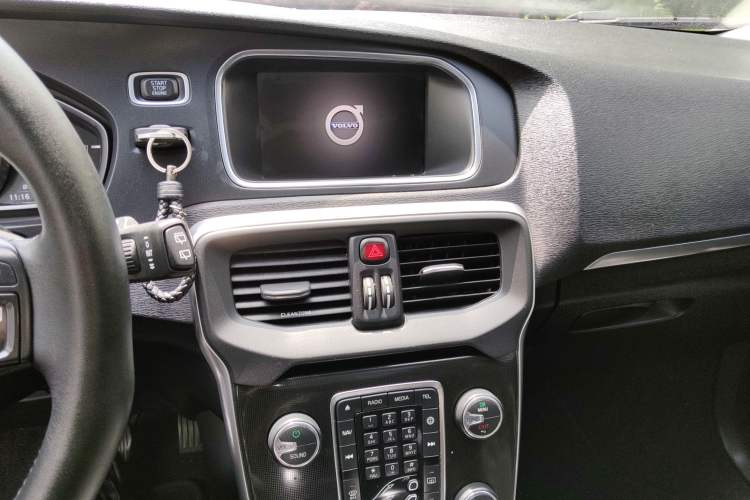 Used Volvo V40 2018 T3 Zhiyi Edition Audio And AC Panel