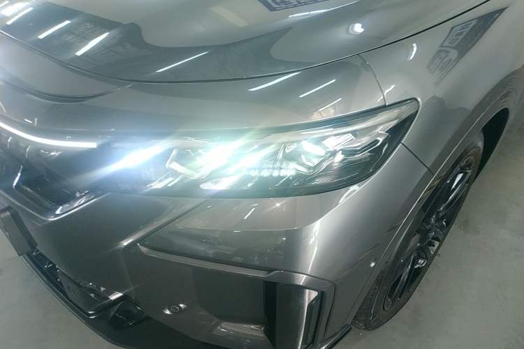 Used VOYAH FREE 2025 318 259 km All-Wheel-Drive Exploration Edition