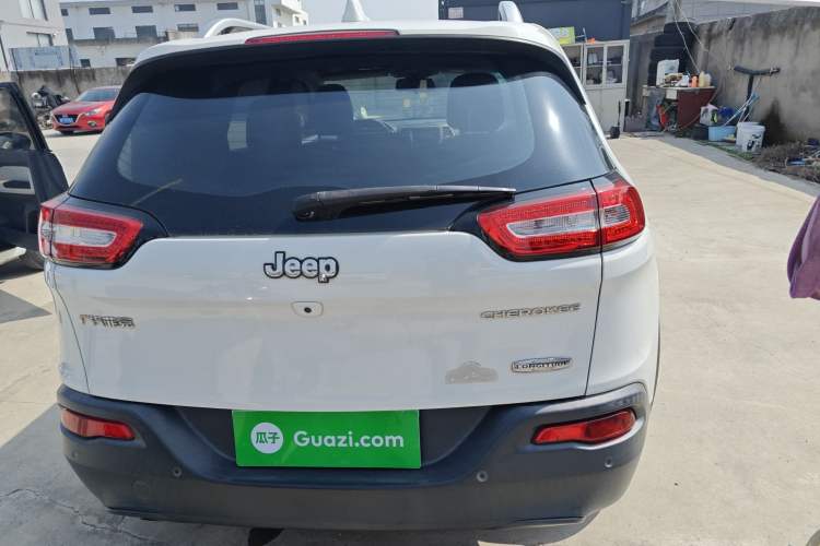 Used Jeep Cherokee 2016 2.0L Superior Edition
