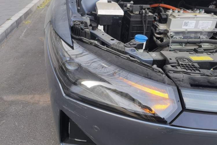 Used XPeng P5 2022 550E Right Front Headlight