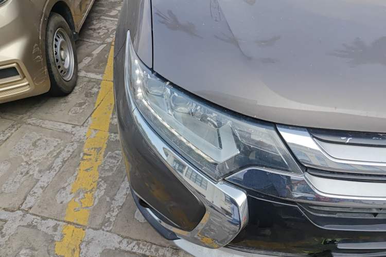 Used Mitsubishi Outlander 2018 2.4L 4x4 Luxury Edition 7-Seater
