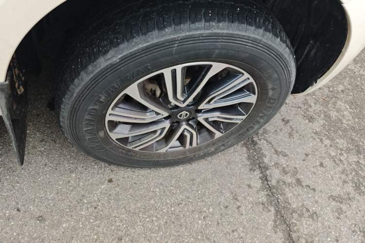 Used Nissan Terra 2020 2.5L XL Upper Automatic Two-Wheel Drive Luxury Edition Right Front Wheel Hub