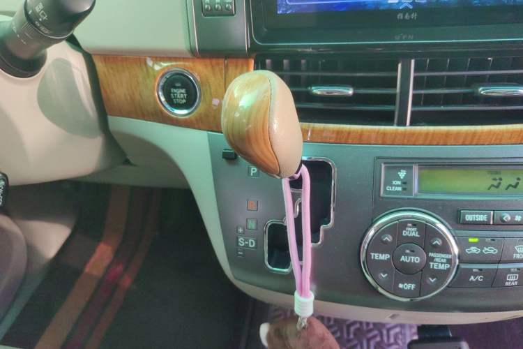 Used Toyota Previa 2006 2.4L 7-Seater Standard Edition Gear Lever