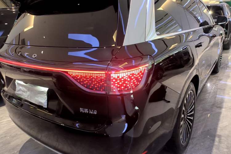 Used Hima AITO M9 2025 Extended-Range Ultra Version 52 kWh 5-Seater Edition Right Rear Taillight