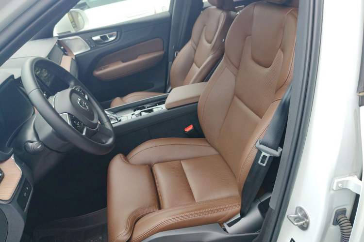 Used Volvo XC60 New Energy 2025 Plug-in Hybrid Long-Range All-Wheel Drive Smart Luxury Edition Left Front Seat