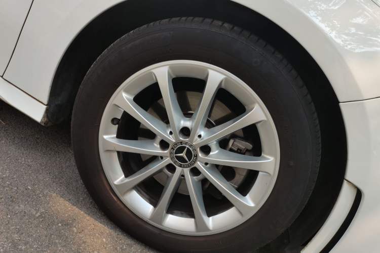 Used Mercedes-Benz A-Class 2020 Restyled A 200 L Sport Sedan Fashion Version Right Front Wheel Hub