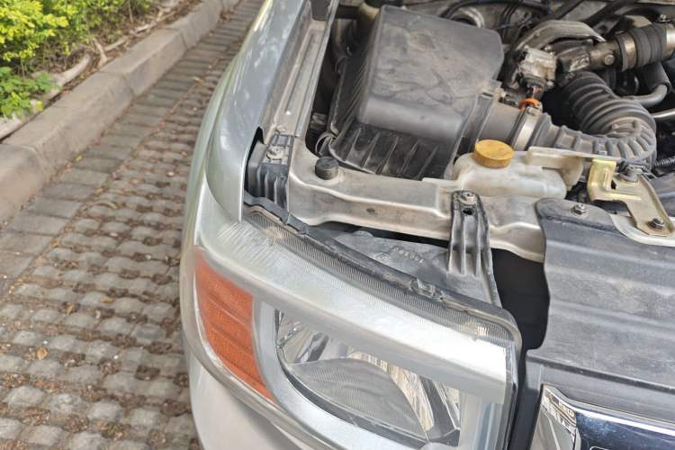 Used Dongfeng Ruichi 2017 2.5T Diesel Two-Wheel Drive Standard Version ZD25T5 Right Front Headlight