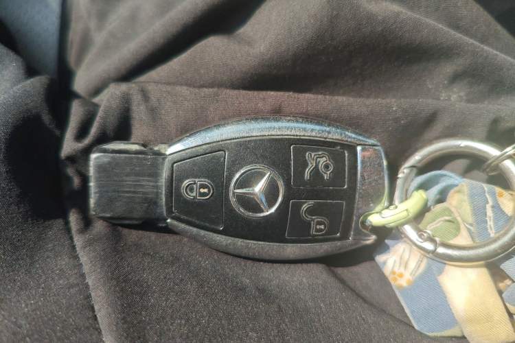Used Mercedes-Benz GLK-Class 2013 GLK 300 4MATIC Dynamic Sunroof Model Vehicle Key