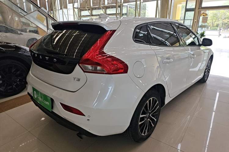 Used Volvo V40 2017 T3 Zhiyi Edition Rear Right 45 Deg