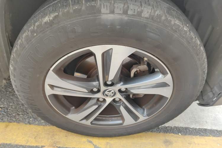 Used Toyota RAV4 2015 2.0L CVT Two-Wheel Drive Fashion Edition Right Front Wheel Hub