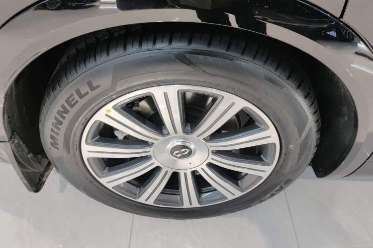 Used Hima AITO M8 2025 Extended-Range Max+ Version 53.4 kWh 5-Seater Edition
