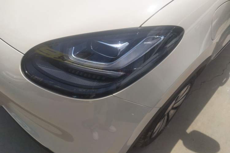 Used Wuling Bingo 2025 333 km Lingxi Connected Version Left Front Headlight