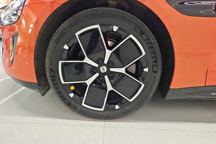 Used Xiaomi Auto SU7 2024 Rear-Drive Ultra-Long Range Advanced Pro-Level Intelligent Driving Version Left Front Wheel Hub