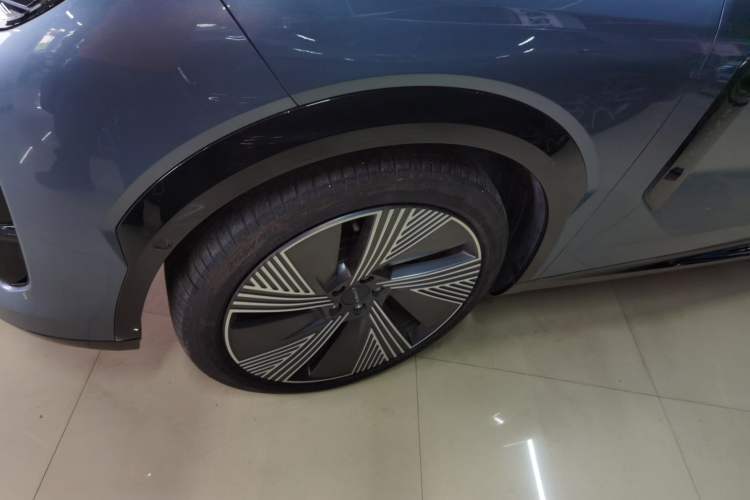 Used Lynk & Co 08 EM-P 2025 220 km All-Wheel-Drive Performance Halo