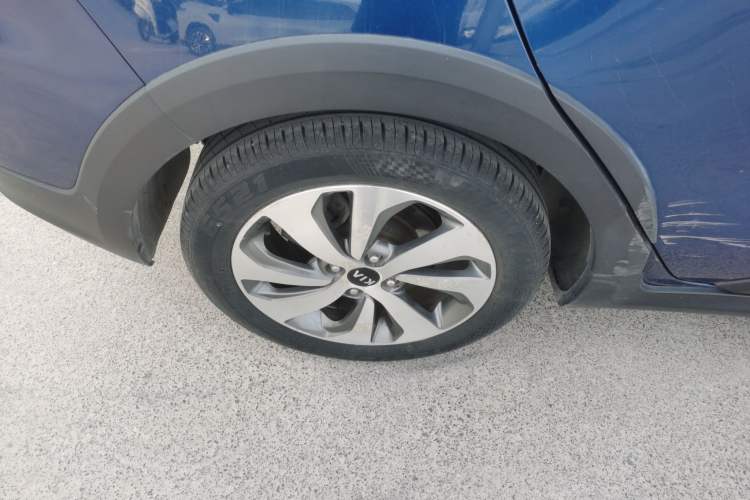 Used Kia KX Cross 2017 1.4L MT GLS Exterior 5