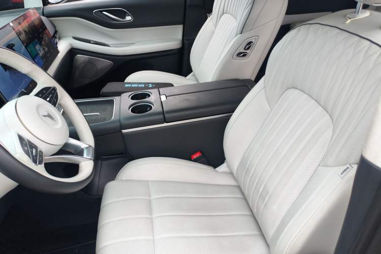 Used VOYAH Dream 2025 PHEV Four-Wheel-Drive Flagship Kunpeng Edition
