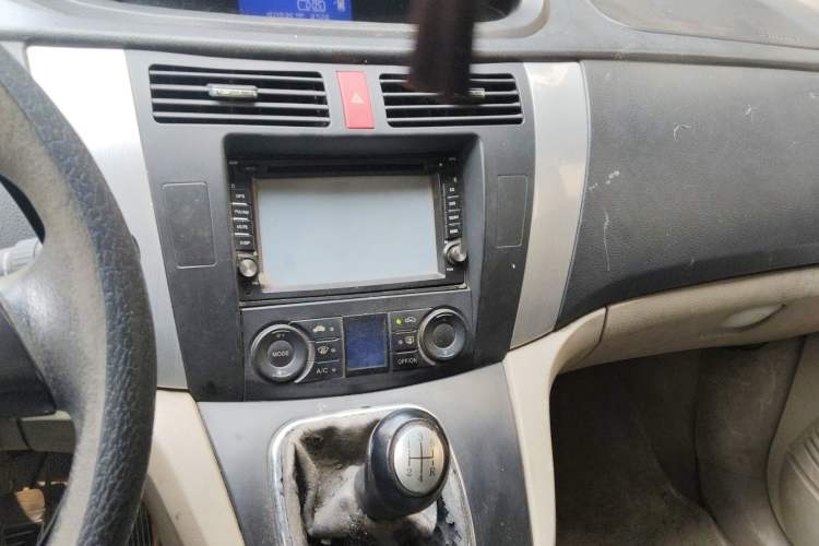 Used FORTHING Joyear SUV 2012 1.6L Luxury Model Audio And AC Panel