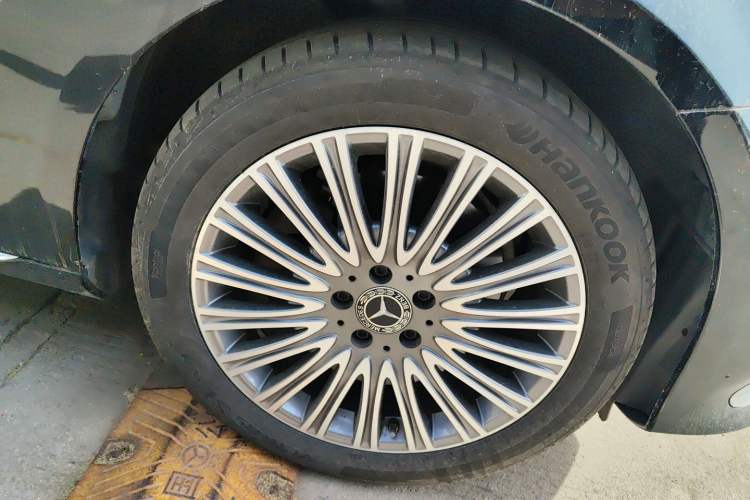 Used Mercedes-Benz E-Class 2022 Updated E 300 L Luxury Edition Right Front Wheel Hub