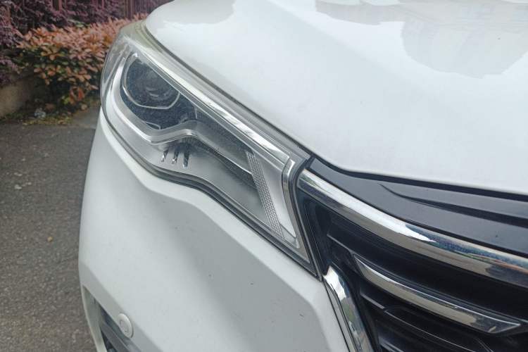 Used FAW Senya R9 2018 1.2T Automatic Luxury Smart Edition Right Front Headlight