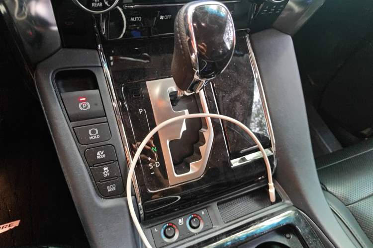 Used Toyota Vellfire 2021 Crown Dual-Engine 2.5L HV Luxury Edition Gear Lever