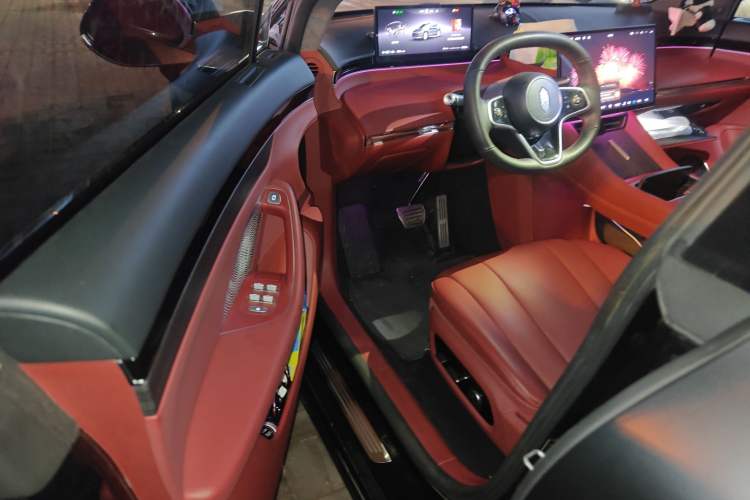 Used Hima Luxeed R7 2024 All-Electric 802 km Max
