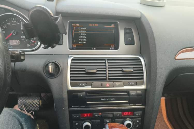 Used Audi Q7  Audio And AC Panel