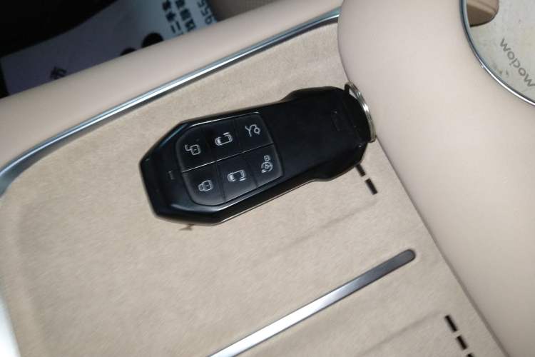 Used XPeng X9 2025 740 Ultra-Long Range Max
