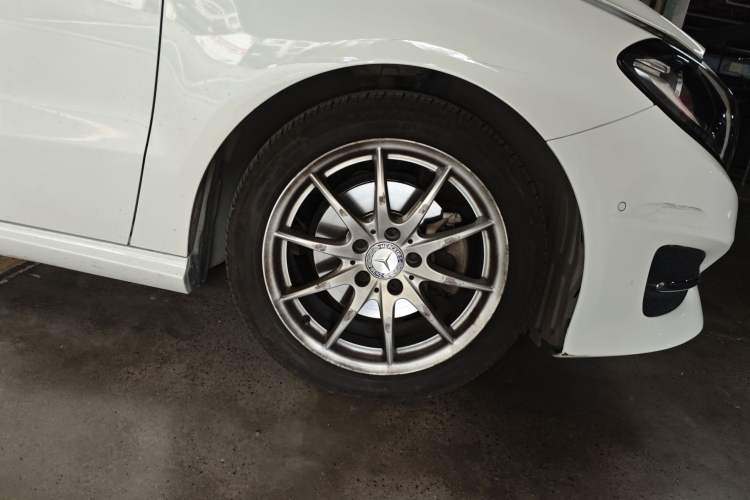 Used Mercedes-Benz B-Class 2015 B 200 Sport Edition Right Front Wheel Hub