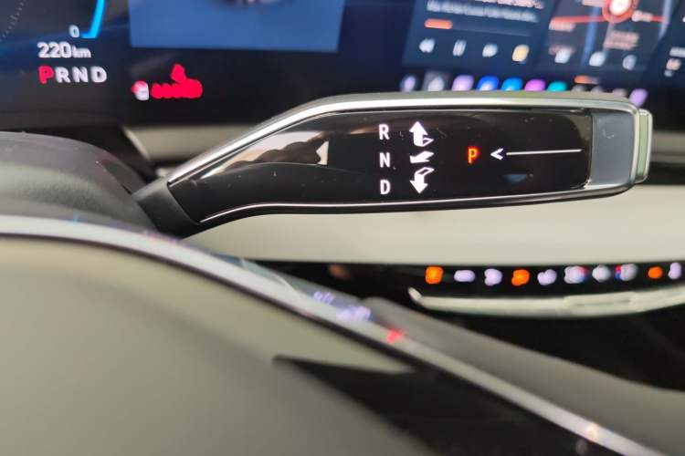 Used Cadillac OPTIQ 2024 Standard Range Version
