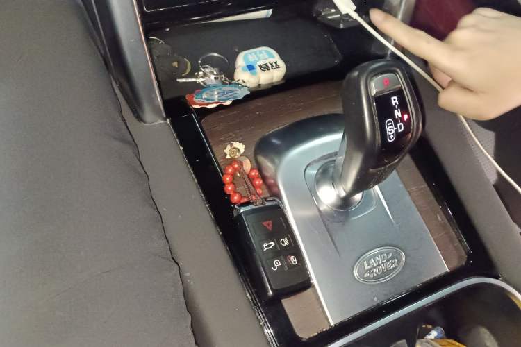 Used Land Rover Discovery Sport 2022 249 PS R-Dynamic S Performance Edition 5 Seats Gear Lever