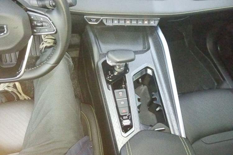 Used Geely Auto Preface 2023 1.5TD Kunlun Edition Gear Lever