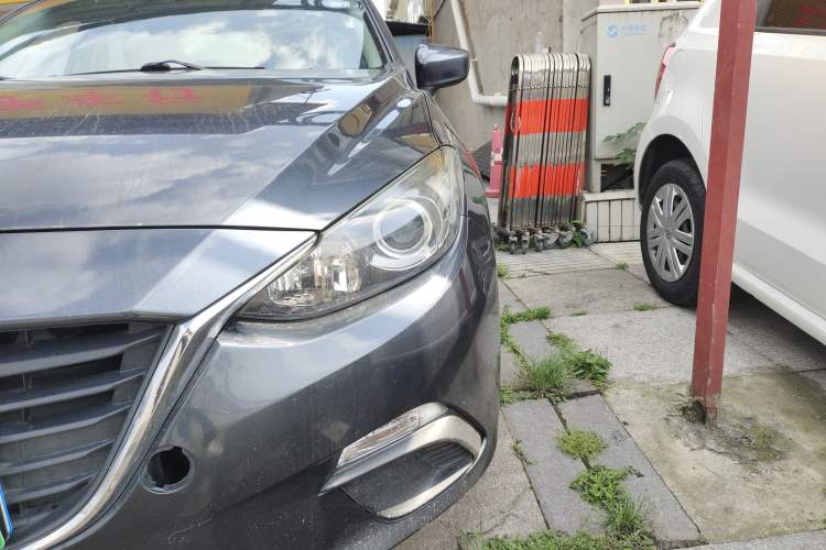 Used Mazda 3 Axela 2014 Sedan 1.5L Automatic Comfort Model Left Front Headlight