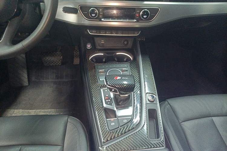 Used Audi A4L 2019 40 TFSI Fashion Version China V Gear Lever