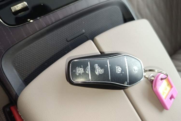 Used BYD Han 2025 DM-i Intelligent Driving Edition 125KM LiDAR Flagship Model Interior 1