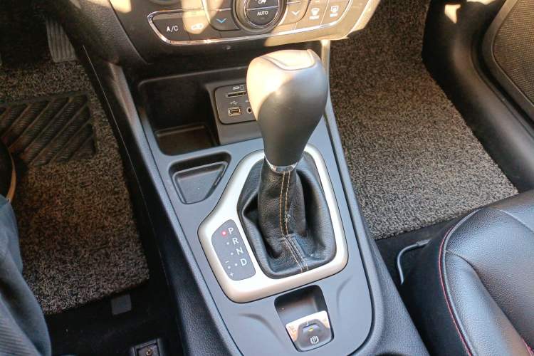 Used Jeep Cherokee 2016 2.0L Leading Edition
