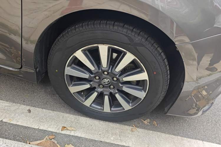Used Toyota SIENNA 
