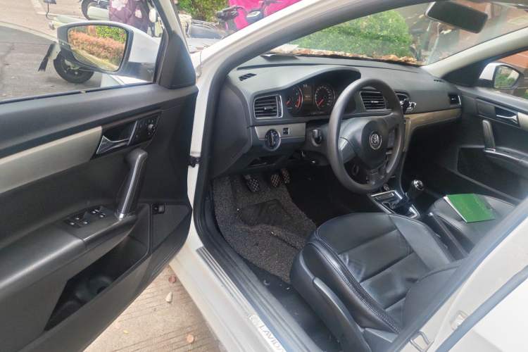 Used Volkswagen Lavida 2013 Restyled Classic 1.6L Manual Comfort Edition
