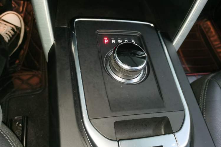 Used Land Rover Discovery Sport 2019 240 PS SE Version China VI Standard Gear Lever